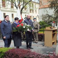 foto uroczystości przy obelisku na ulicy chmielnej 59423115_2319385001665356_332757551944826880_n.jpg