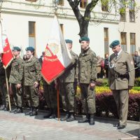 foto uroczystości przy obelisku na ulicy chmielnej 59508767_2319384778332045_2499337848608522240_n.jpg