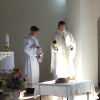 DSCF3739ksiądz święci bochny chleba