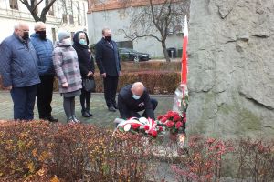 DSCF4062 przedstawiciele samorządów z wiązankami