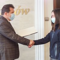 2 wójt z nagrodzonymi zawodnikami