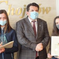 6 wójt z nagrodzonymi zawodnikami