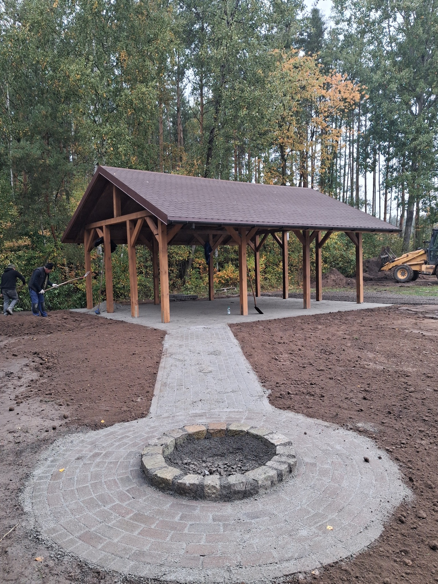 Prace przy budowie altany w Jaroszówce zostały zakończone